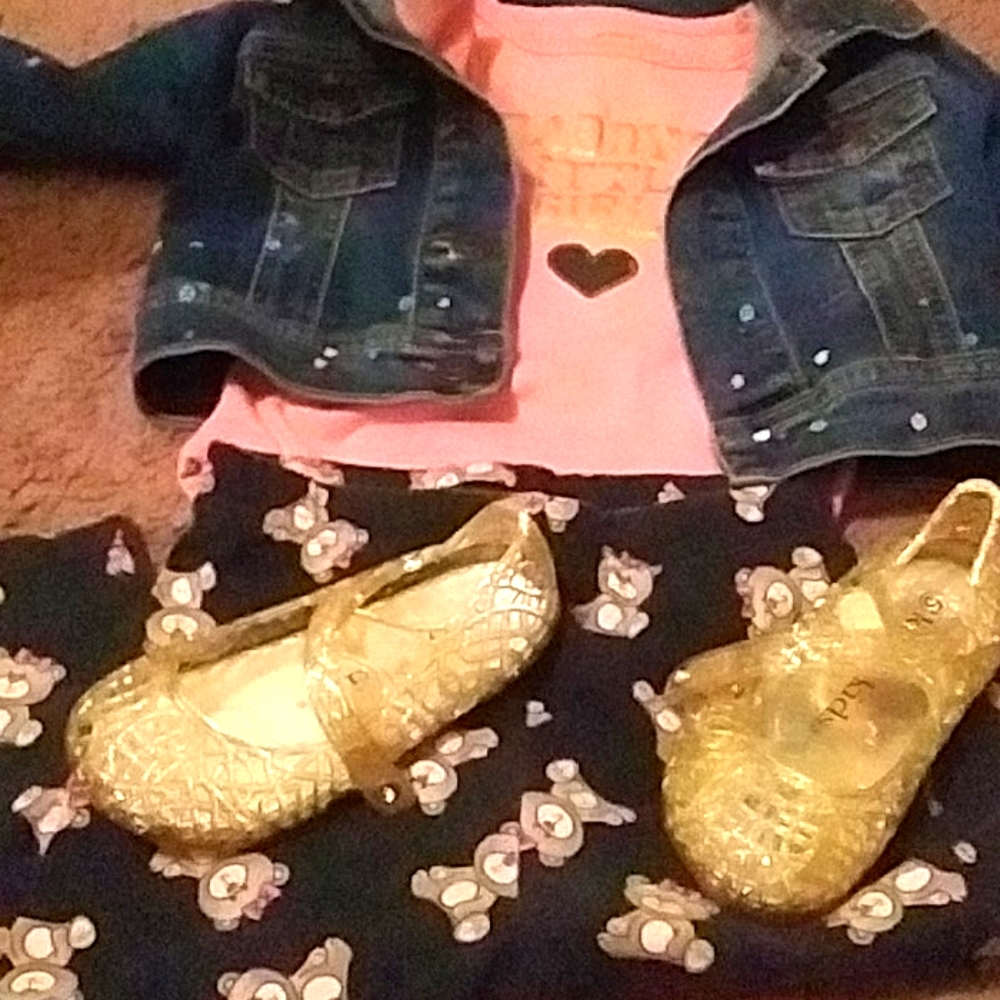 🔥 Toddler Matching Outfit with Gold Jellies